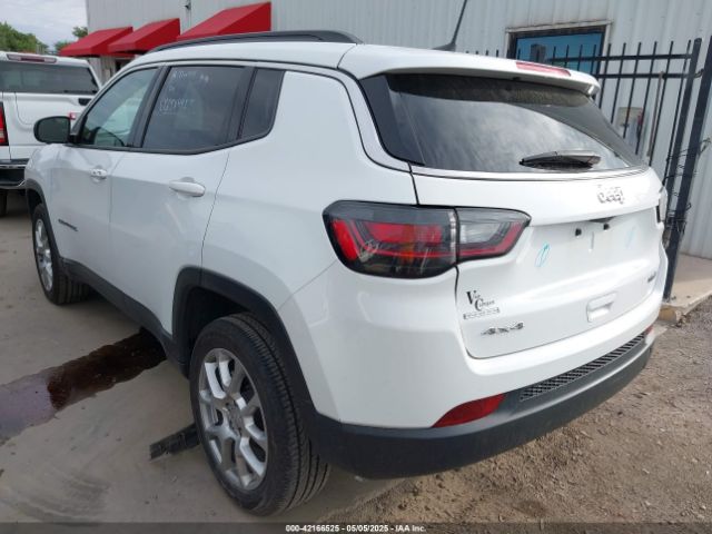3C4NJDFB4NT209450 Jeep Compass Latitude Lux 4x4