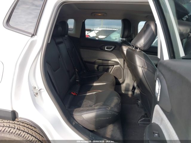 3C4NJDFB4NT209450 Jeep Compass Latitude Lux 4x4