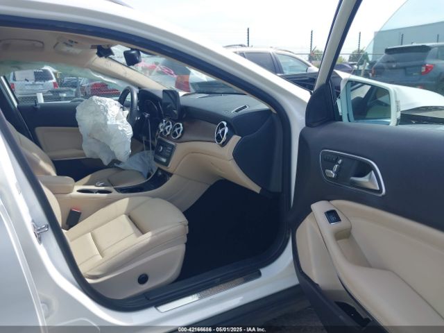 WDCTG4EB4KU008022 Mercedes-Benz GLA 250