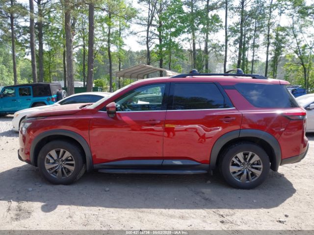 5N1DR3BA2NC233619 Nissan Pathfinder Sv 2wd