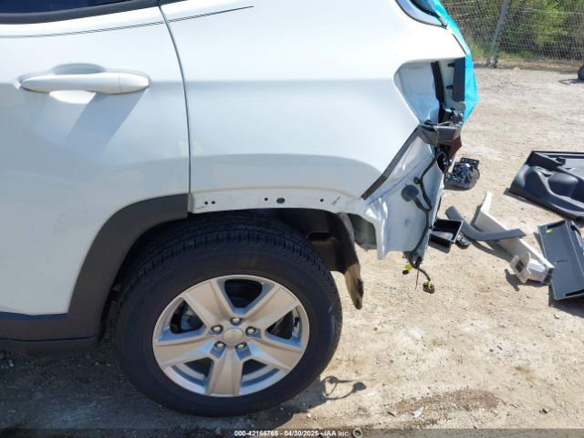 3C4NJDBB3NT156973 Jeep Compass Latitude 4x4