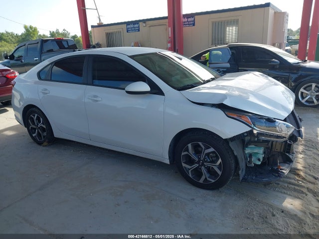 3KPF24AD7ME340143 KIA Forte Lxs