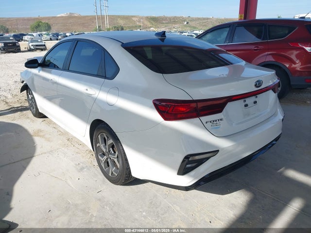 3KPF24AD7ME340143 KIA Forte Lxs