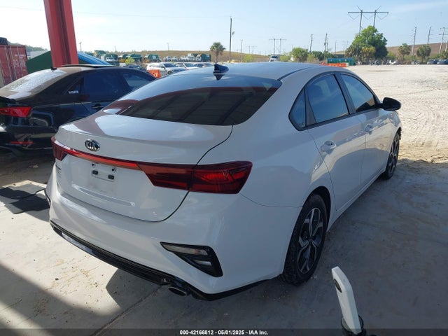 3KPF24AD7ME340143 KIA Forte Lxs