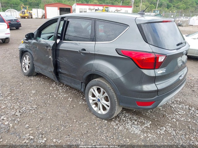 1FMCU9GD3KUA76379 Ford ESCAPE SE