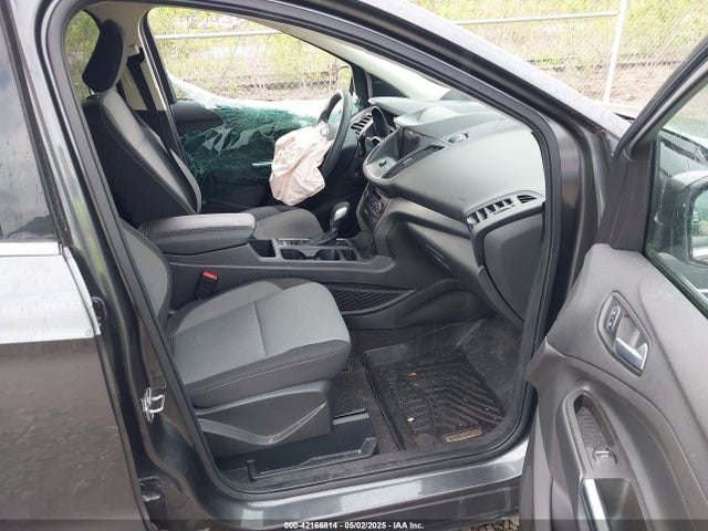 1FMCU9GD3KUA76379 Ford ESCAPE SE
