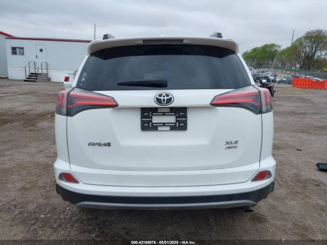 2T3RFREV0JW823121 Toyota Rav4 Xle