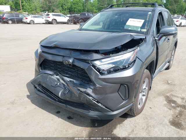 2T3P1RFV4RC481948 Toyota Rav4 Xle