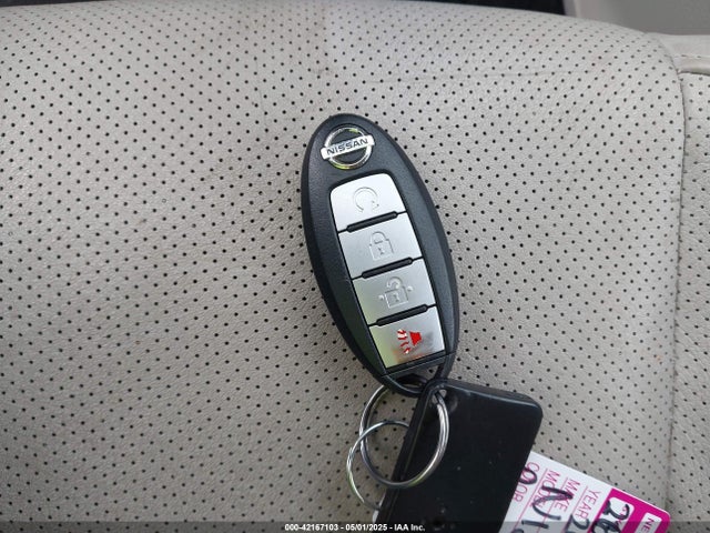 JN1BJ1CP5HW020583 Nissan 2017