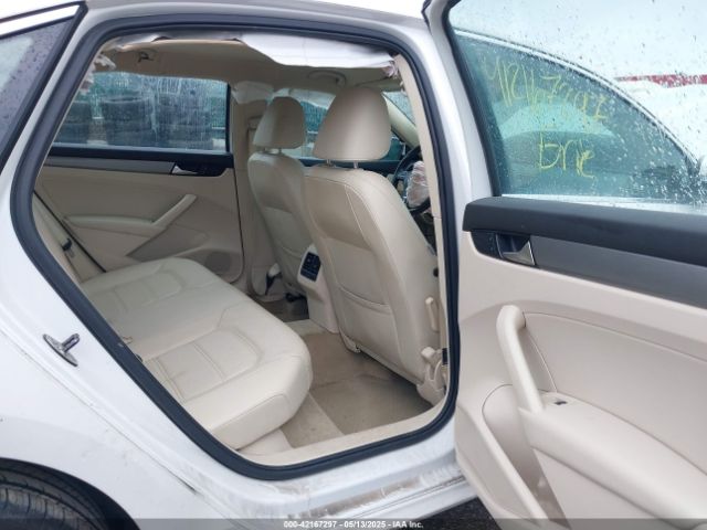 1VWBT7A3XEC046889 Volkswagen Passat 1.8t Se