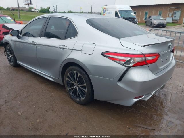 2018 TOYOTA CAMRY 4T1B11HK6JU063062 Photo 2