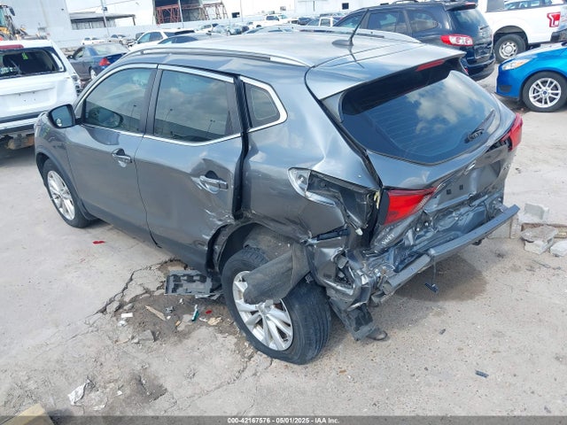 JN1BJ1CP0HW033757 Nissan 2017