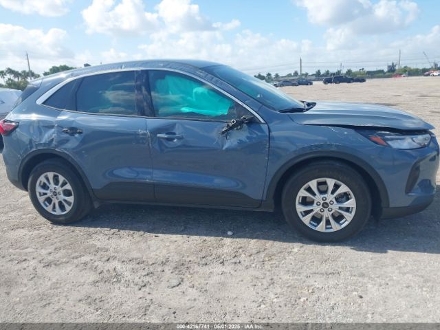 1FMCU0GNXPUA65598 Ford Escape Active