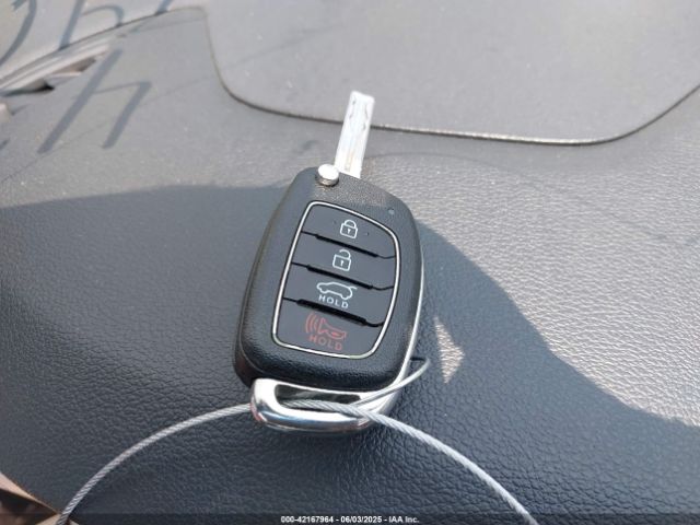 KM8J23A43HU310175 Hyundai TUCSON SE