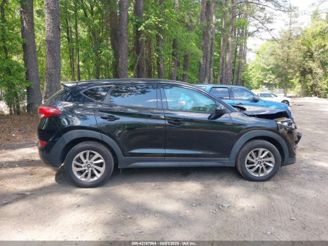 KM8J23A43HU310175 Hyundai TUCSON SE