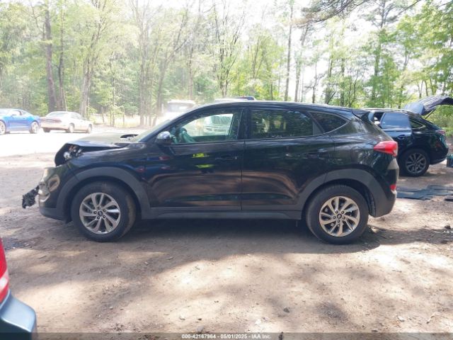 KM8J23A43HU310175 Hyundai TUCSON SE