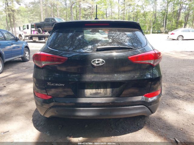 KM8J23A43HU310175 Hyundai TUCSON SE