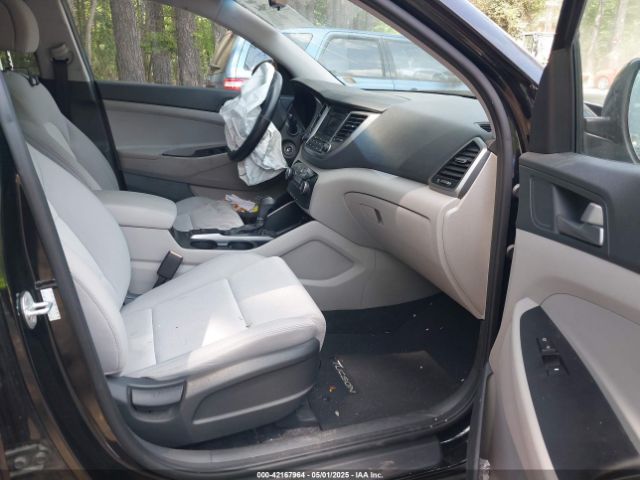 KM8J23A43HU310175 Hyundai TUCSON SE