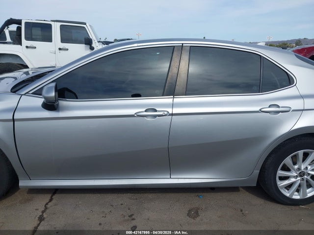 4T1C11AK8NU649637 Toyota CAMRY LE