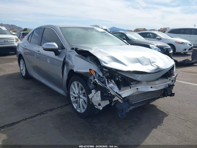 4T1C11AK8NU649637 Toyota CAMRY LE