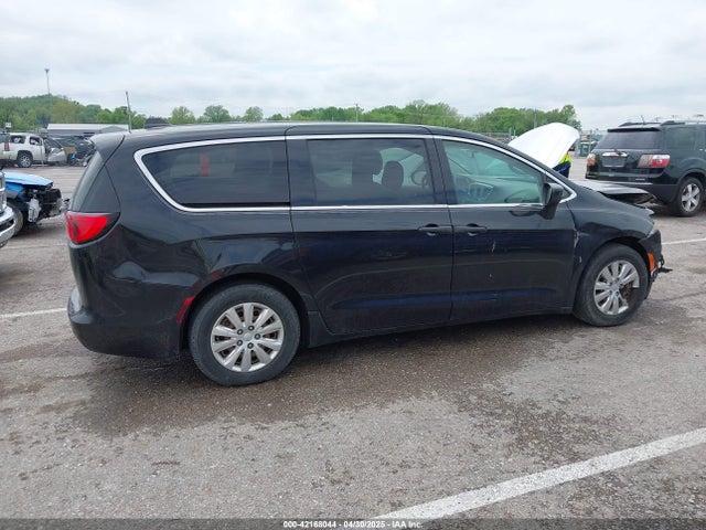 2C4RC1AG0JR113101 Chrysler PACIFICA L