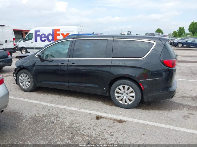 2C4RC1AG0JR113101 Chrysler PACIFICA L