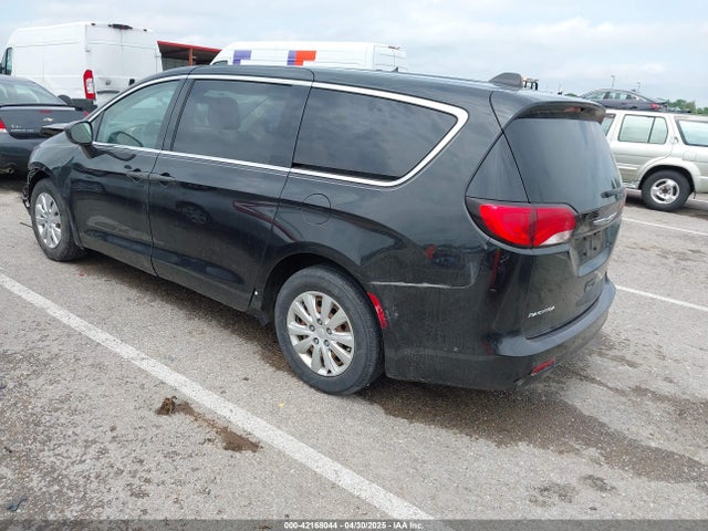 2C4RC1AG0JR113101 Chrysler PACIFICA L