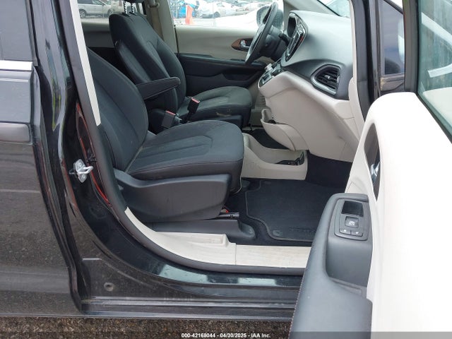 2C4RC1AG0JR113101 Chrysler PACIFICA L