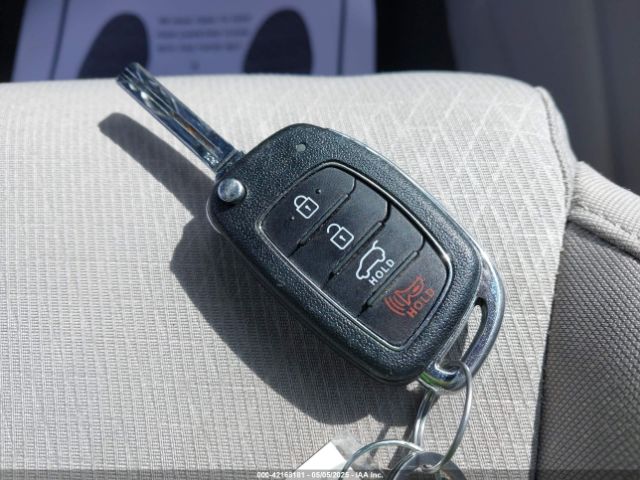 KM8J23A4XGU237420 Hyundai TUCSON SE