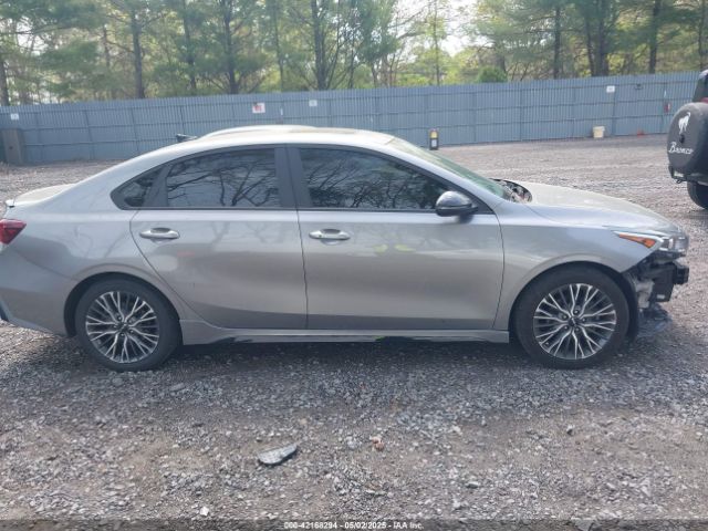 3KPF54AD0NE490720 KIA Forte Gt-line