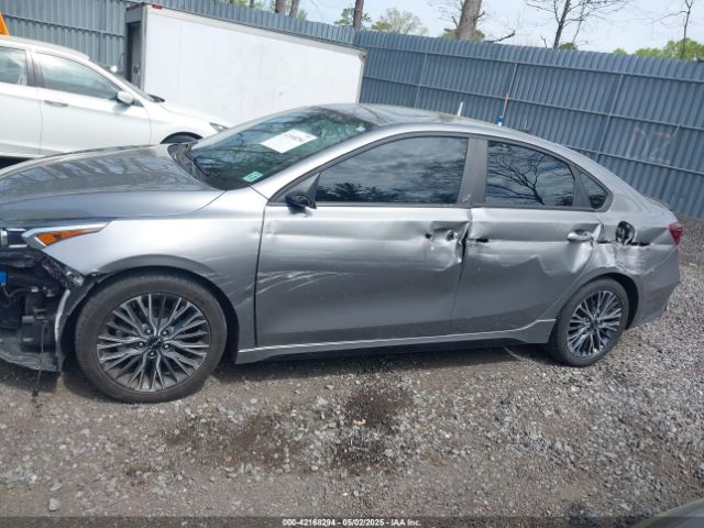 3KPF54AD0NE490720 KIA Forte Gt-line