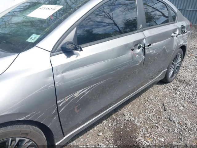 3KPF54AD0NE490720 KIA Forte Gt-line