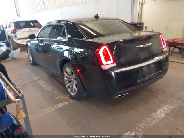 2019 CHRYSLER 300 2C3CCAEG9KH693508 Photo 2