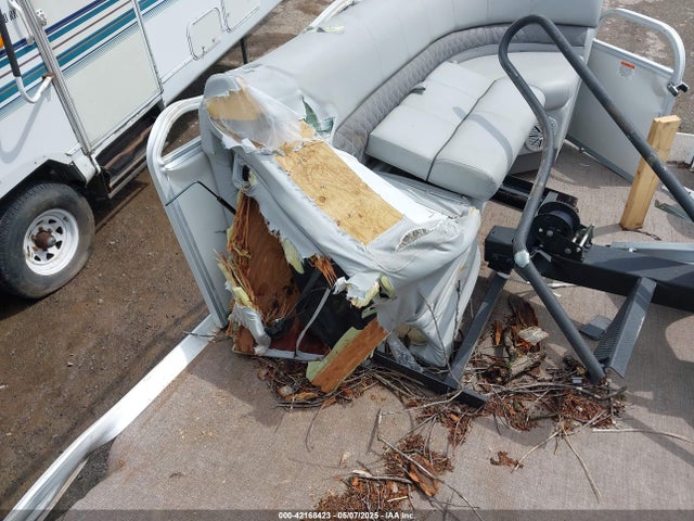 Ranger Pontoon 2021 RGR21618G121 Image 17
