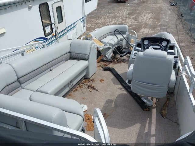 Ranger Pontoon 2021 RGR21618G121 Image 5