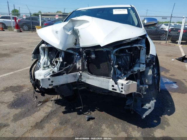 5TDZZRFH7HS221067 Toyota Highlander Le