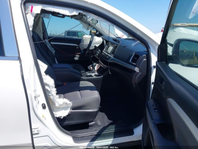 5TDZZRFH7HS221067 Toyota Highlander Le