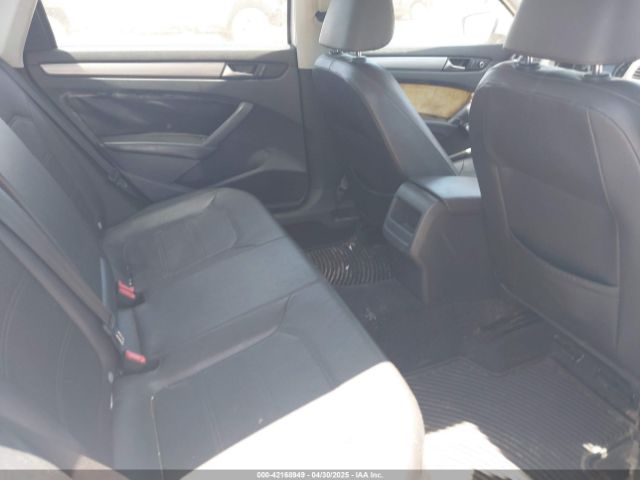 1VWAT7A35EC059044 Volkswagen Passat 1.8t Wolfsburg Edition