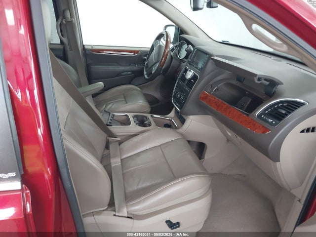 2C4RC1GG6ER139375 Chrysler Town & Country Limited