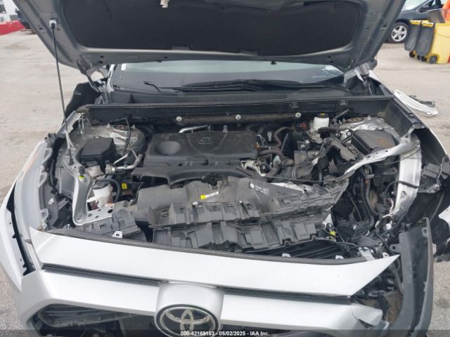 2T3G1RFV8LW120390 Toyota RAV4 LE