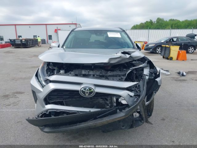 2T3G1RFV8LW120390 Toyota RAV4 LE