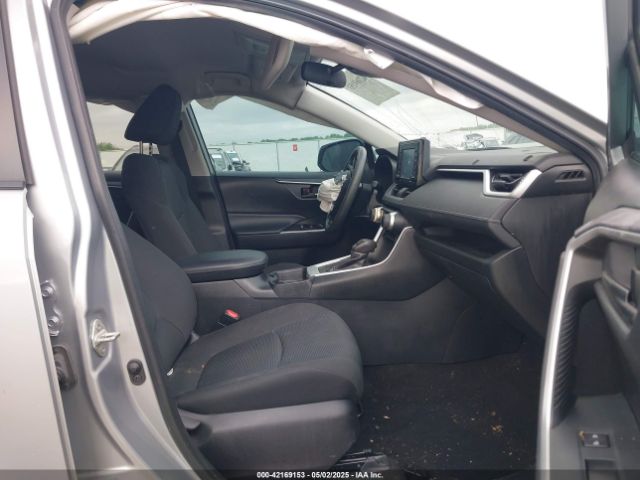 2T3G1RFV8LW120390 Toyota RAV4 LE