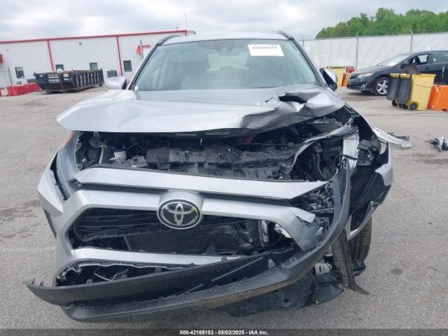 2T3G1RFV8LW120390 Toyota RAV4 LE