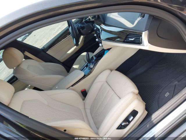 WBA13BJ04MCF43555 BMW 530I