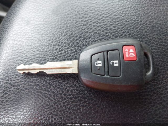 JTMBFREVXGJ092836 Toyota RAV4 LE