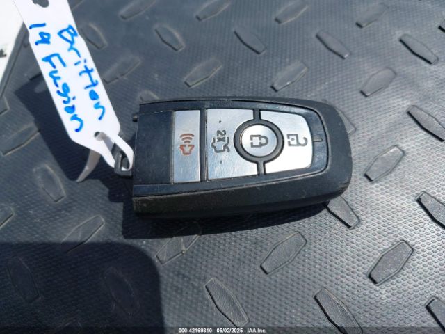 3FA6P0LUXKR222137 Ford Fusion Hybrid Se