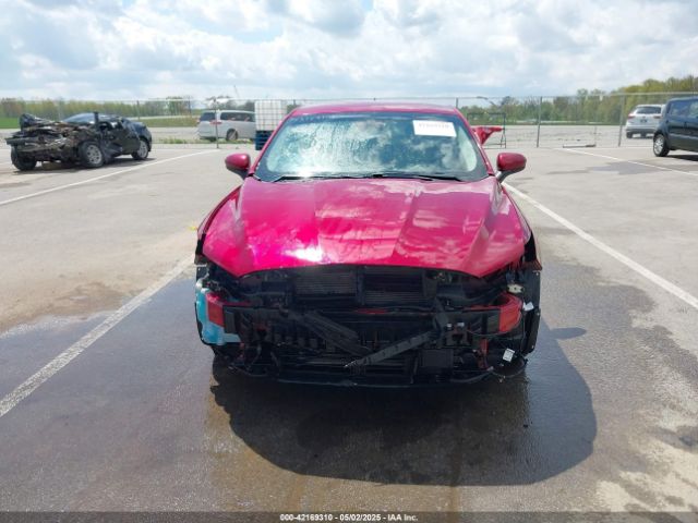 3FA6P0LUXKR222137 Ford Fusion Hybrid Se