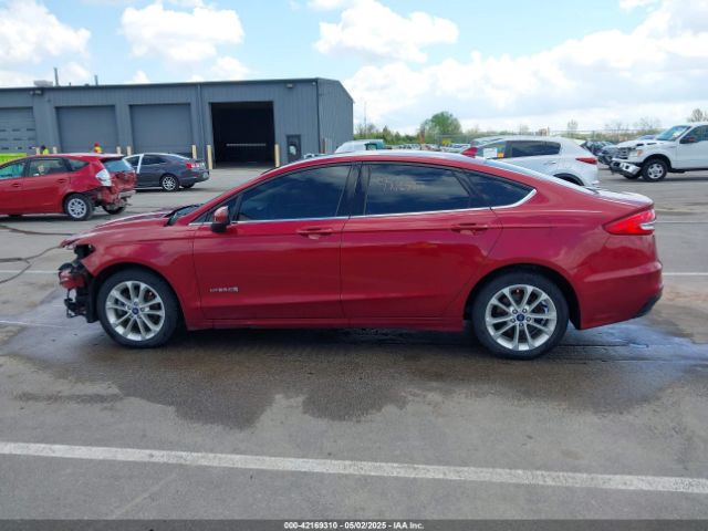 3FA6P0LUXKR222137 Ford Fusion Hybrid Se