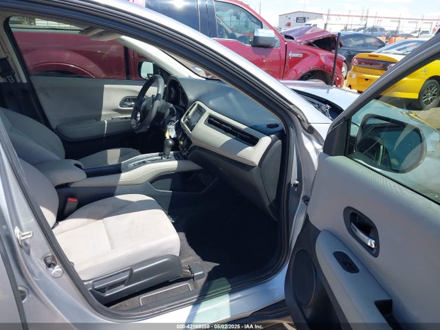 3CZRU5H38JM715463 Honda HR-V LX