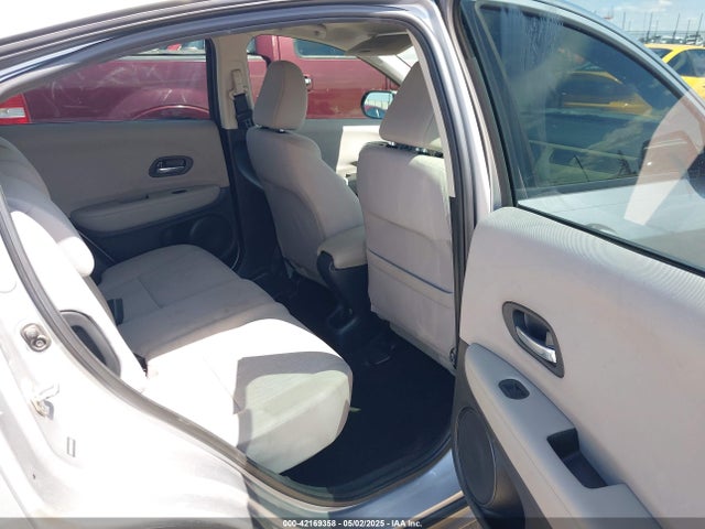 3CZRU5H38JM715463 Honda HR-V LX
